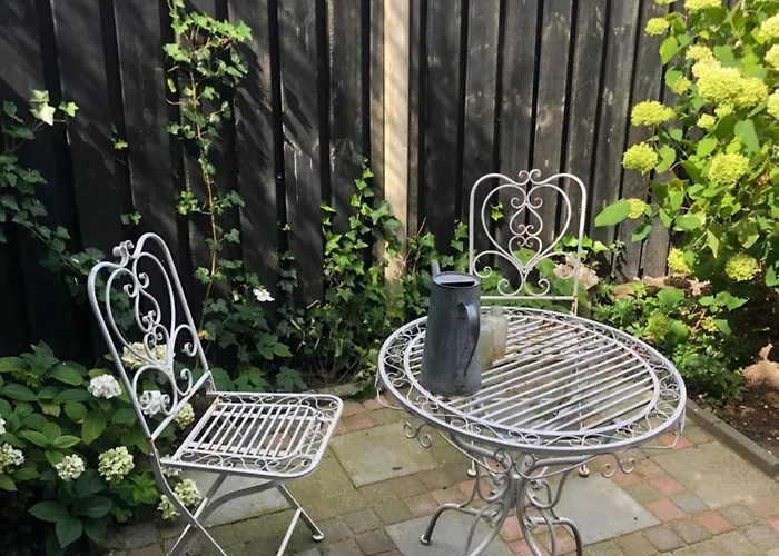 Op De Bongerd, De Tiny House Beleving! Bed & Breakfast Winssen